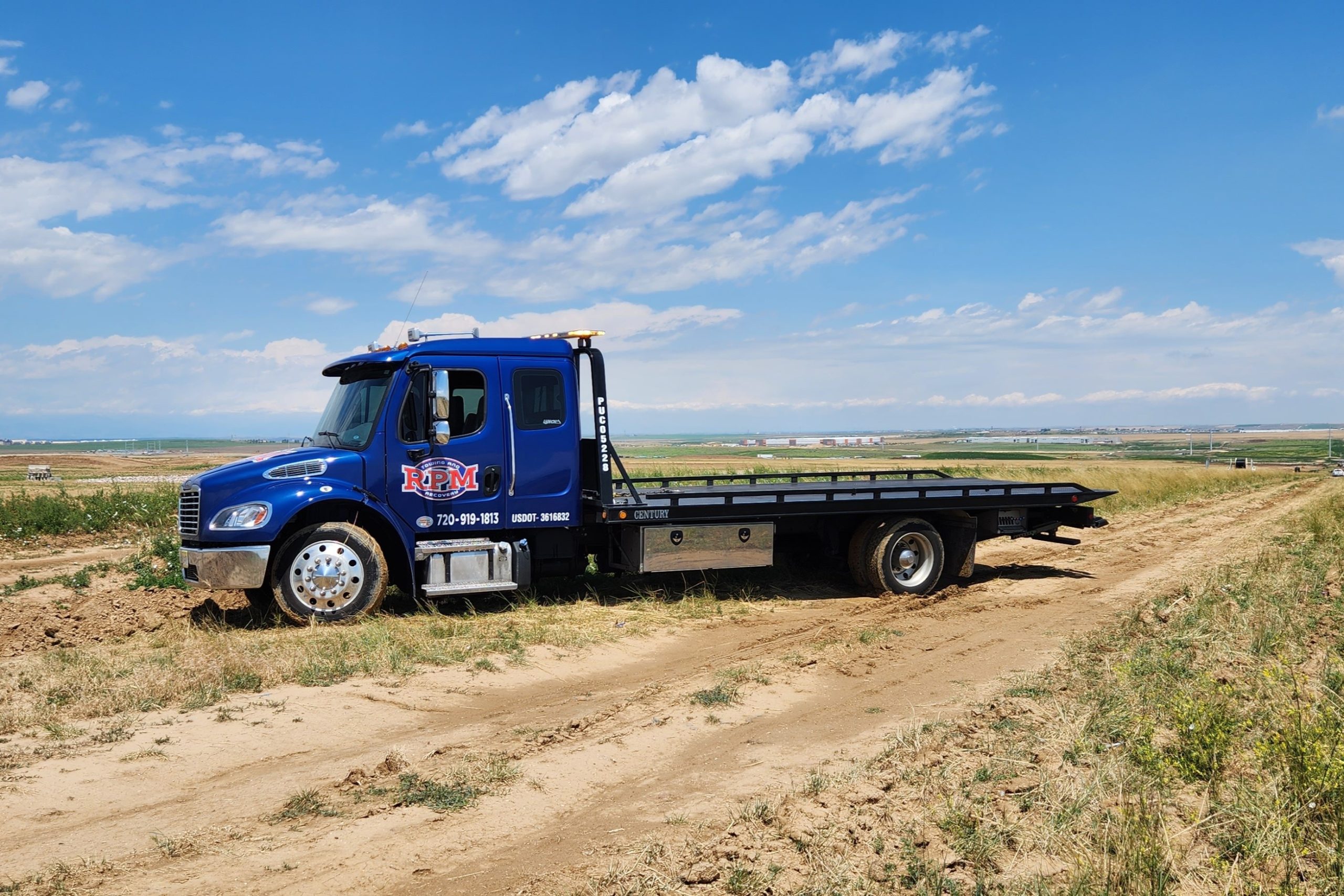 Lakewood-cheap-towing this image shows cheap towing services in Lakewood, CO