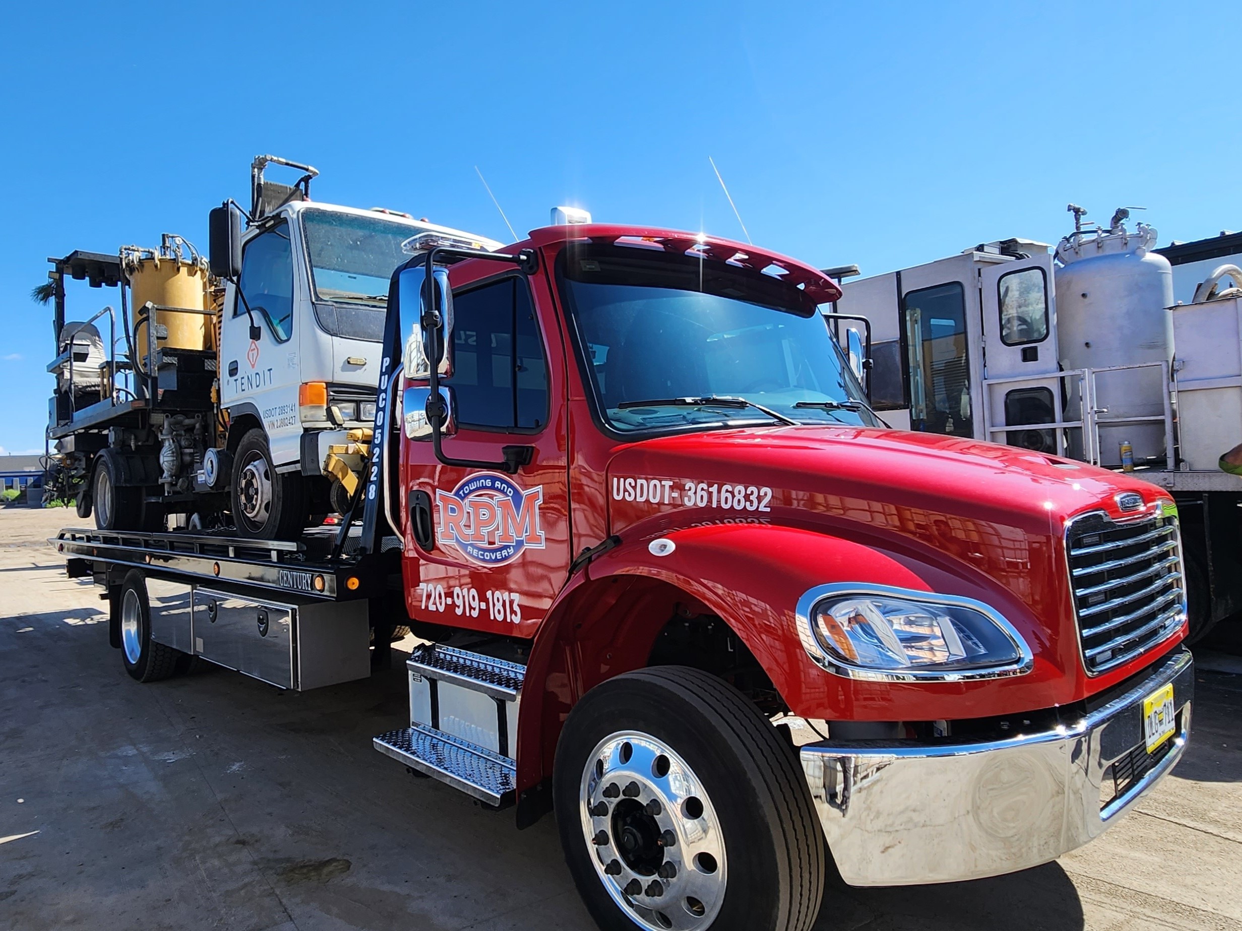 Lakewood-heavy-duty-towing this image shows heavy-duty towing services in Lakewood, CO